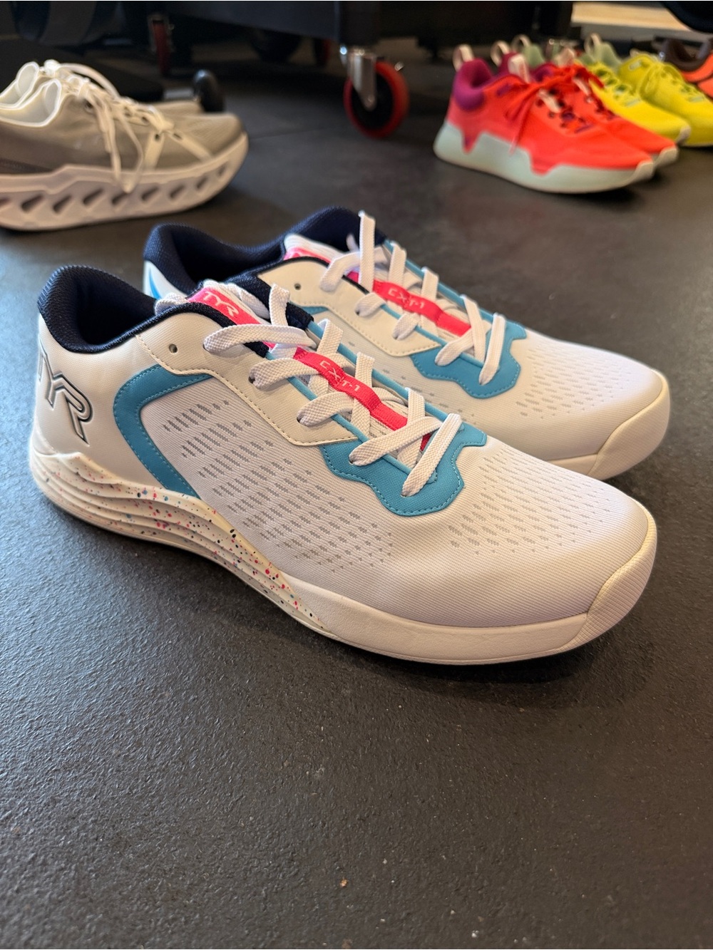 TYR WZA CXT-1 NEW Men's 10.5 Athletic Sneakers in White with Blue and Pink